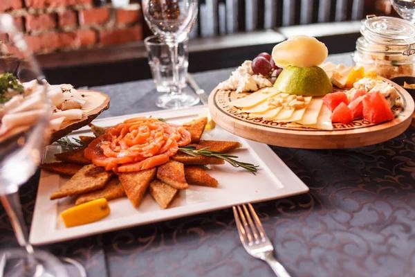 Popular Restaurants Near Me for Every Craving