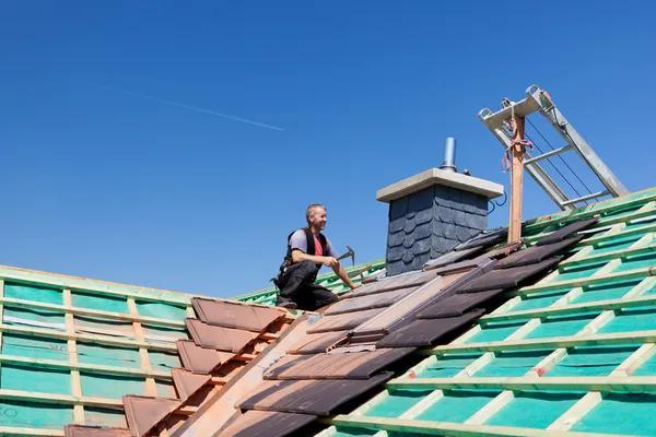 Best Roofing Repair Specialists for Storm Damage Solutions