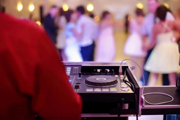 Why Hiring a Wedding DJ Is Different From Booking a Party DJ